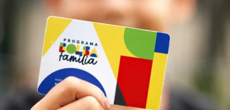 Como encontrar auxílios financeiros disponíveis para famílias